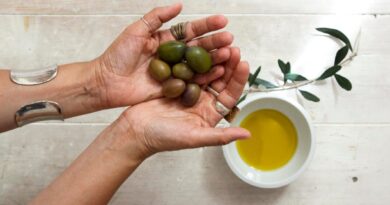 Olive Oil Beauty Tips: Hydrate, Repair & Glow Naturally
