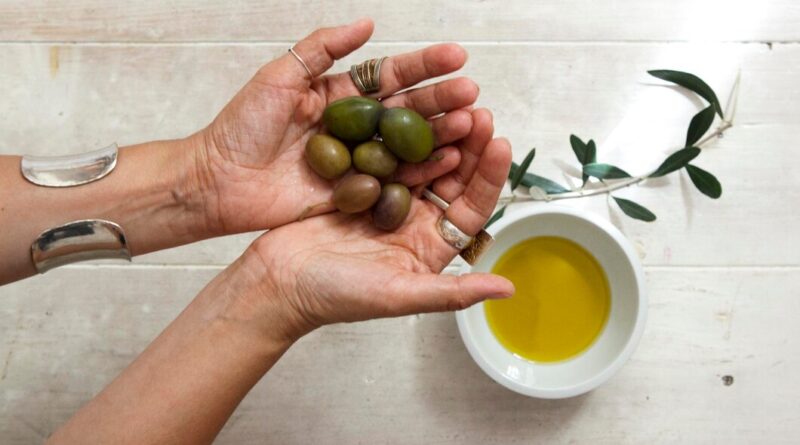 Olive Oil Beauty Tips: Hydrate, Repair & Glow Naturally